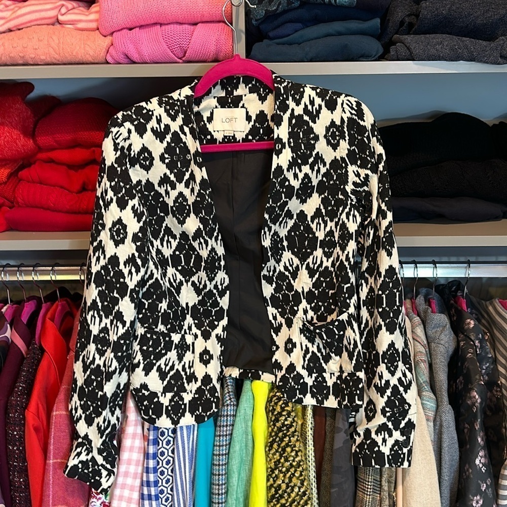Loft 53% linen black and cream print open front blazer size 0
